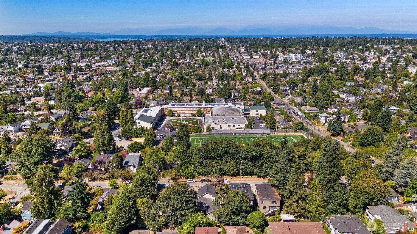 8226 Meridian Avenue N, Seattle, WA 98103