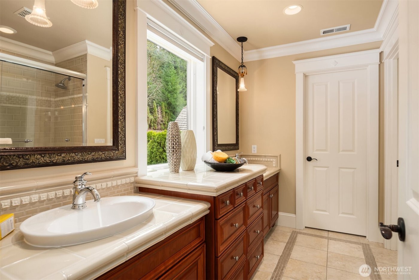 20424 NE 64th Place , Redmond, WA 98053