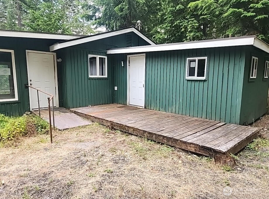 311 N Paradise Drive , Lilliwaup, WA 98555-9773