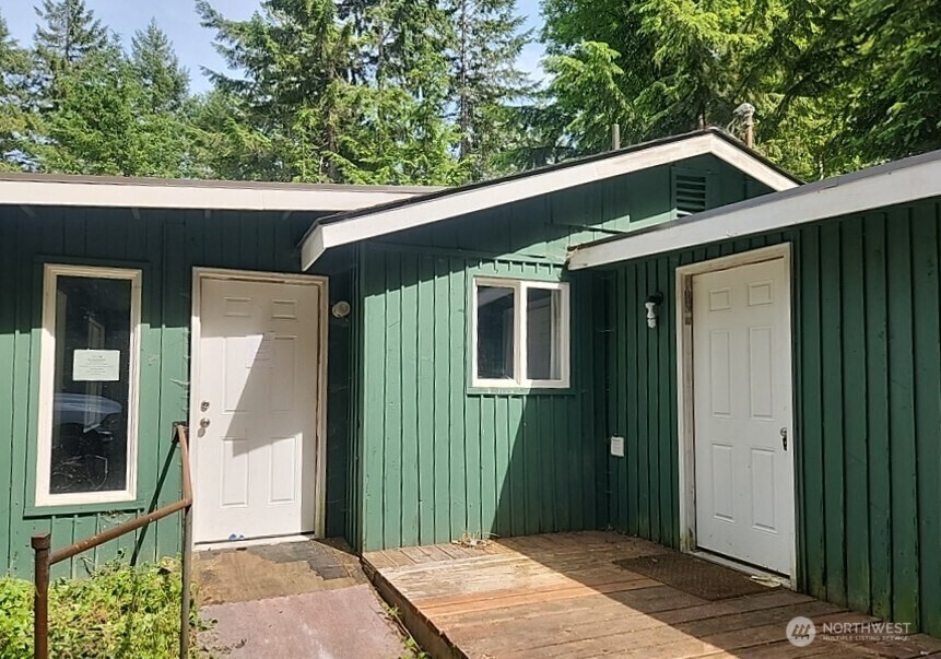 311 N Paradise Drive , Lilliwaup, WA 98555-9773