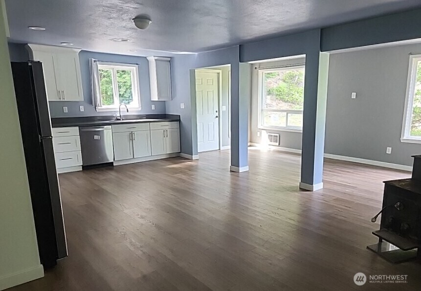 311 N Paradise Drive , Lilliwaup, WA 98555-9773