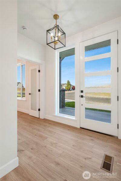 601 N Bluff West Drive , Moses Lake, WA 98837 - Photo 3