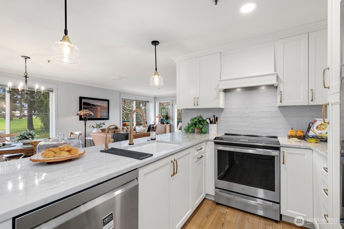 609 7th N #B304, Edmonds, WA 98020