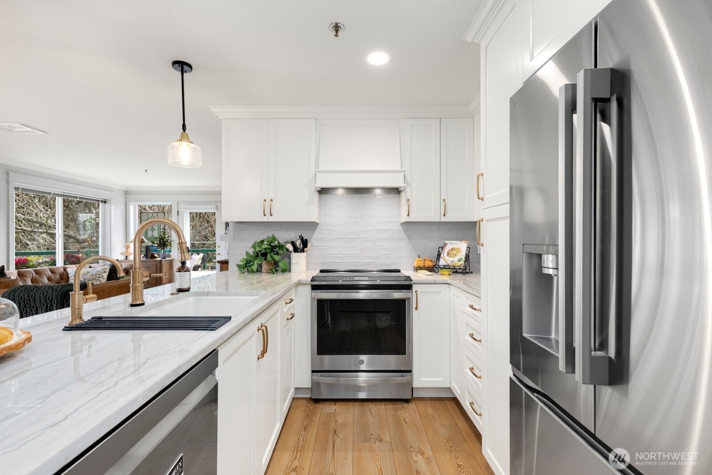 609 7th N #B304, Edmonds, WA 98020