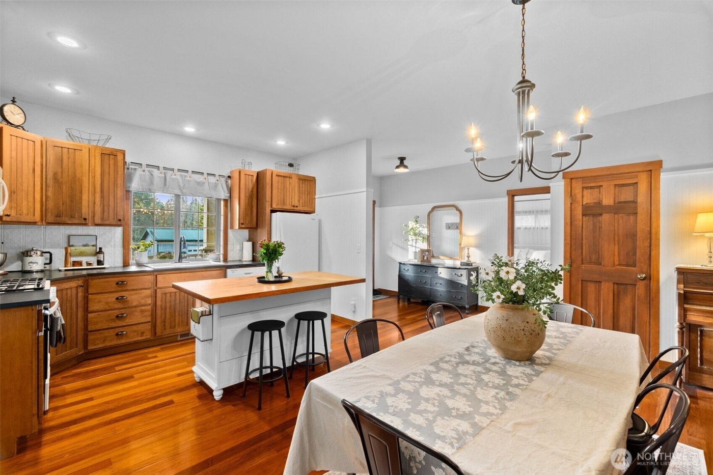 8733 Johnson Point Road NE, Olympia, WA 98516