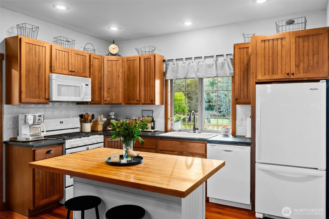 8733 Johnson Point Road NE, Olympia, WA 98516