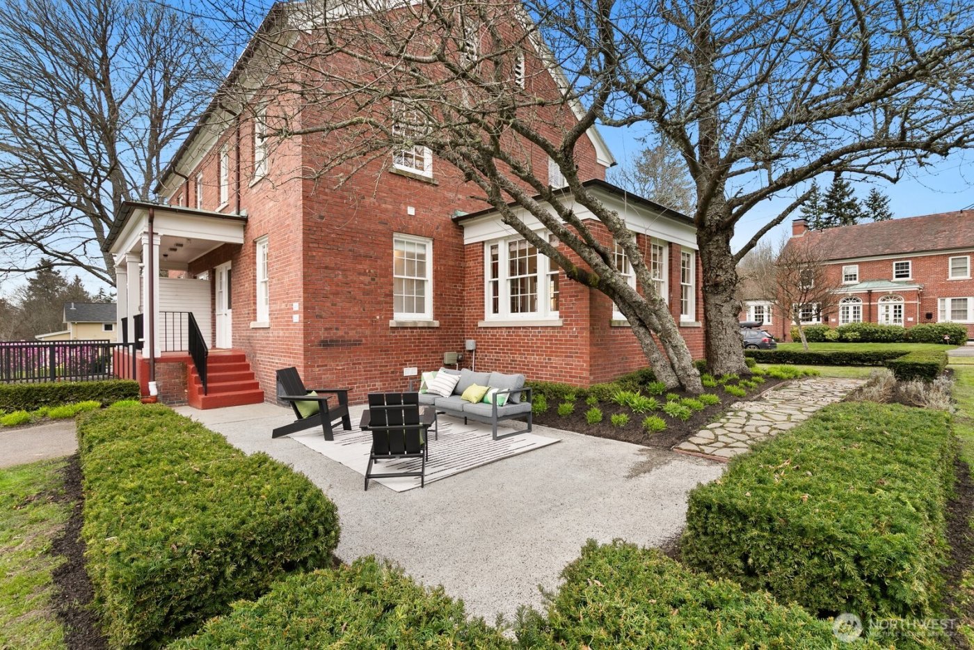 4405 Montana Circle W, Seattle, WA 98199