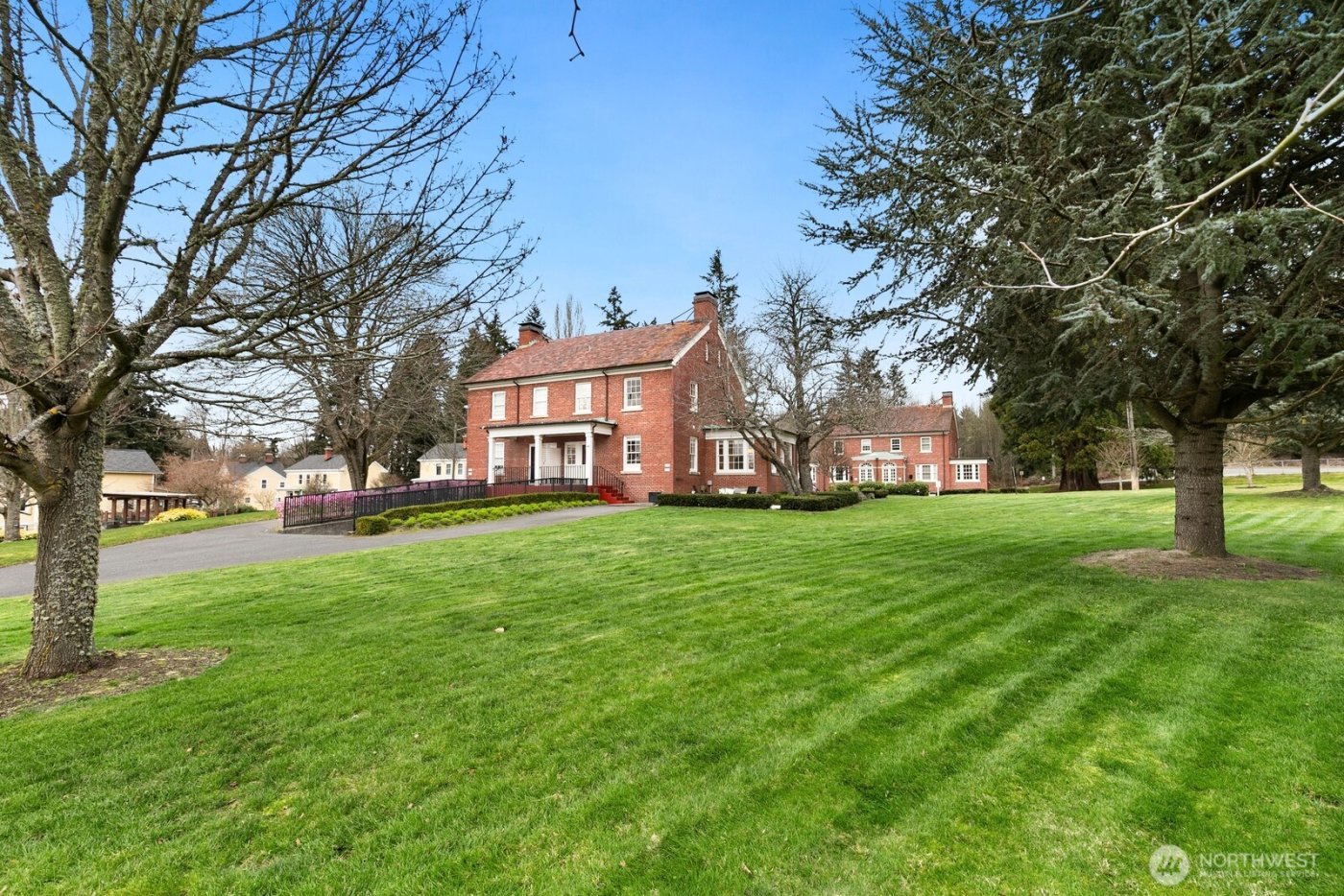 4405 Montana Circle W, Seattle, WA 98199