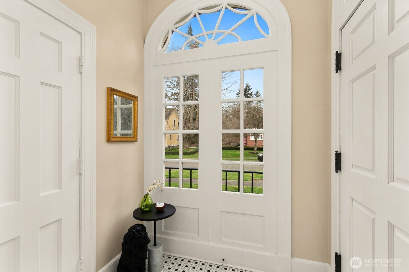 4405 Montana Circle W, Seattle, WA 98199