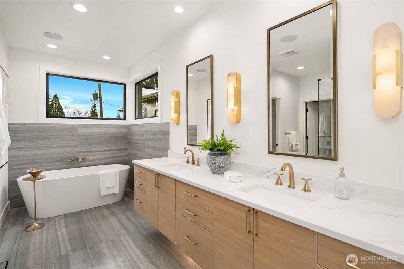 612 11th Avenue , Kirkland, WA 98033