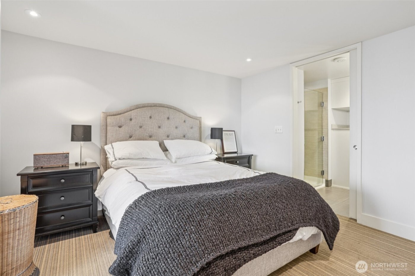 820 Blanchard Street #904, Seattle, WA 98121-2650