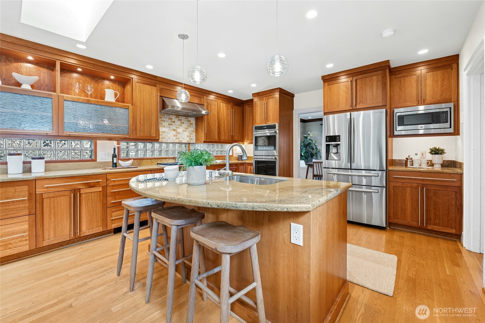 1939 E Crescent Drive , Seattle, WA 98112