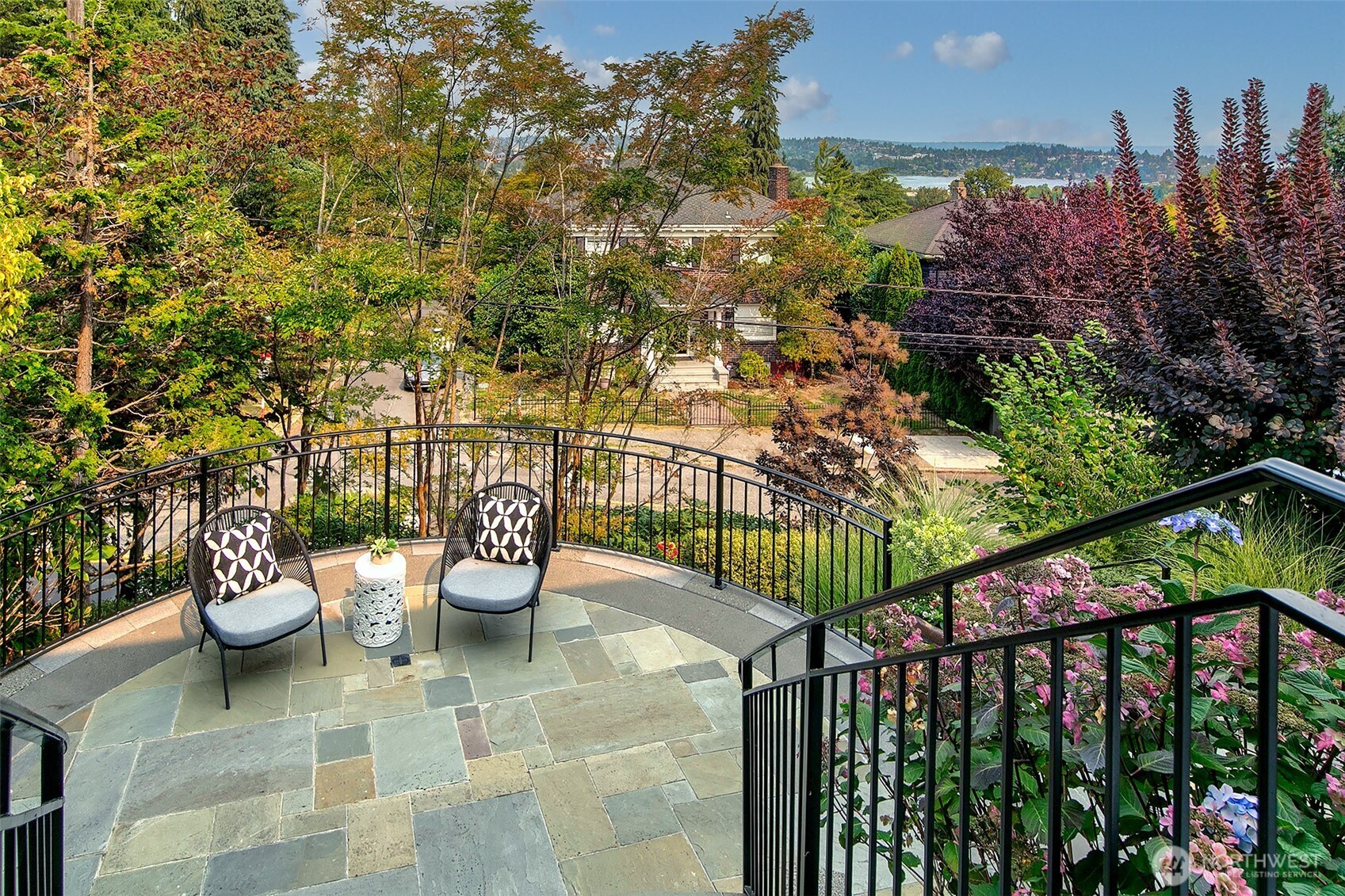 1939 E Crescent Drive , Seattle, WA 98112