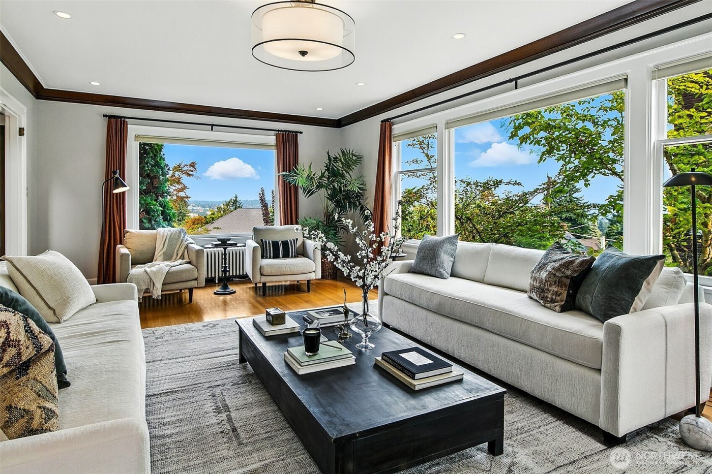 1939 E Crescent Drive , Seattle, WA 98112