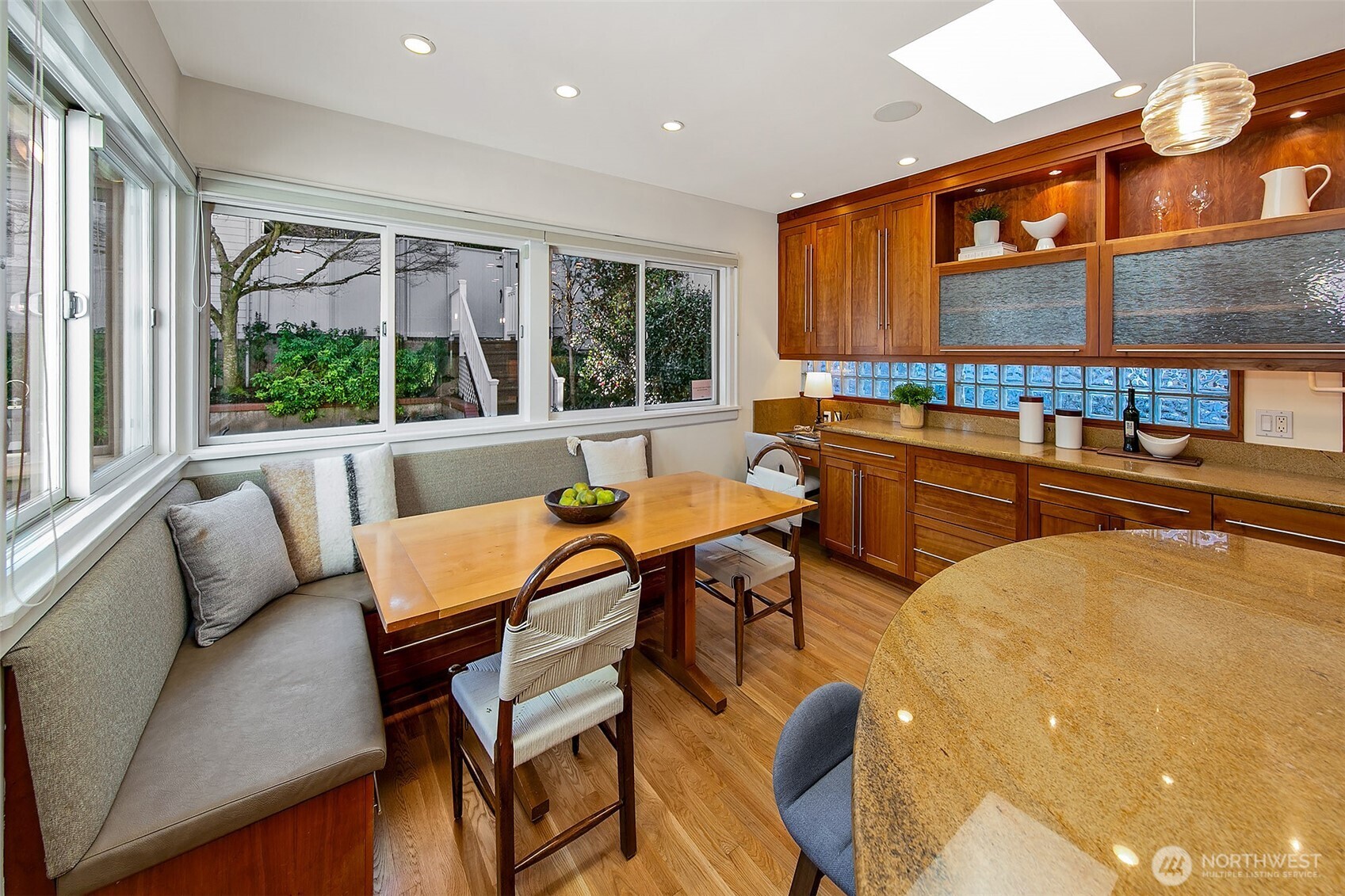 1939 E Crescent Drive , Seattle, WA 98112