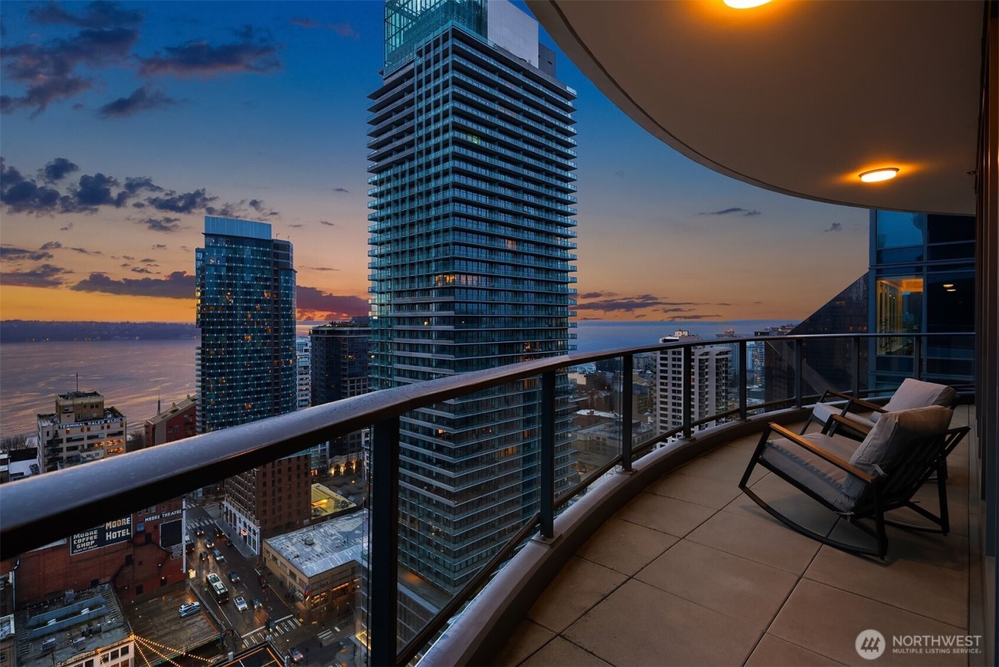 1920 4th Avenue #2702, Seattle, WA 98101