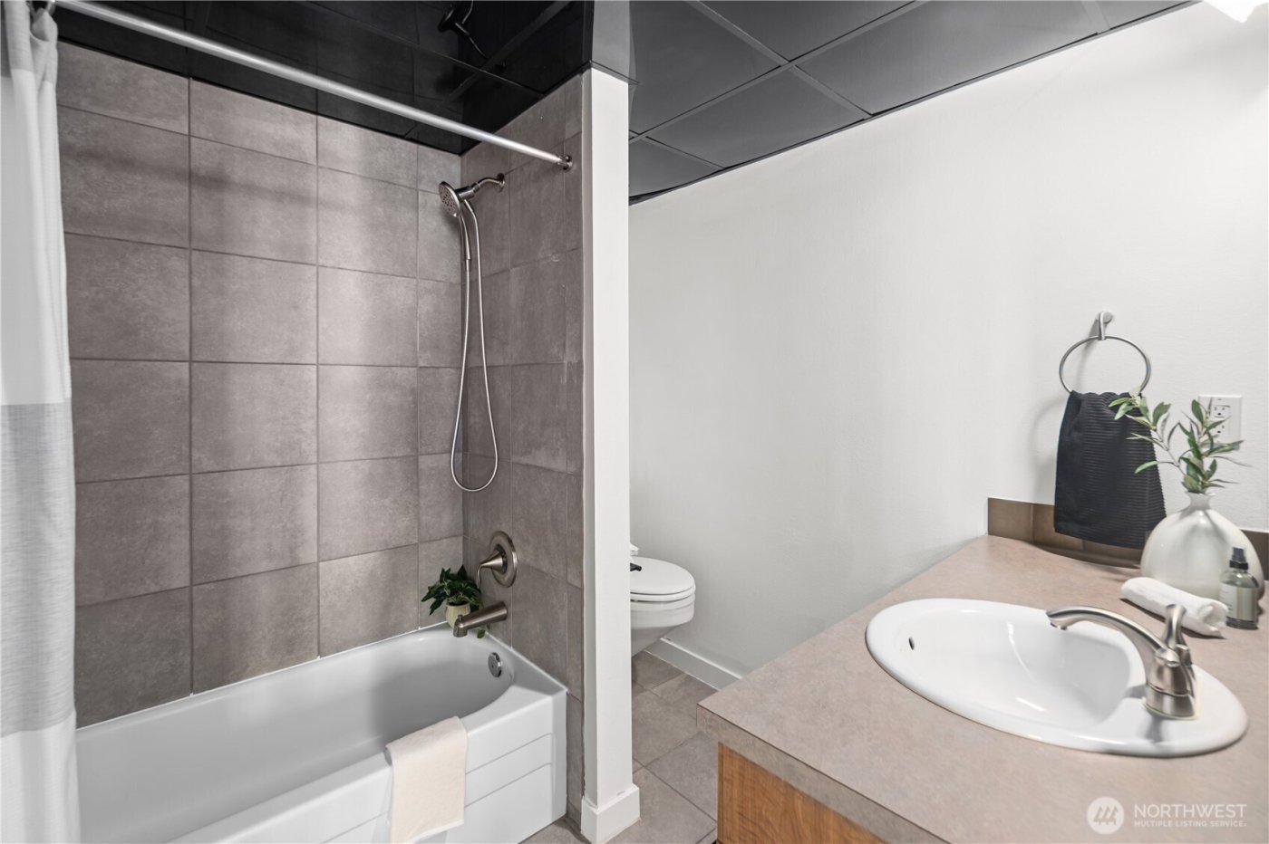 905 Cherry Street #701, Seattle, WA 98104