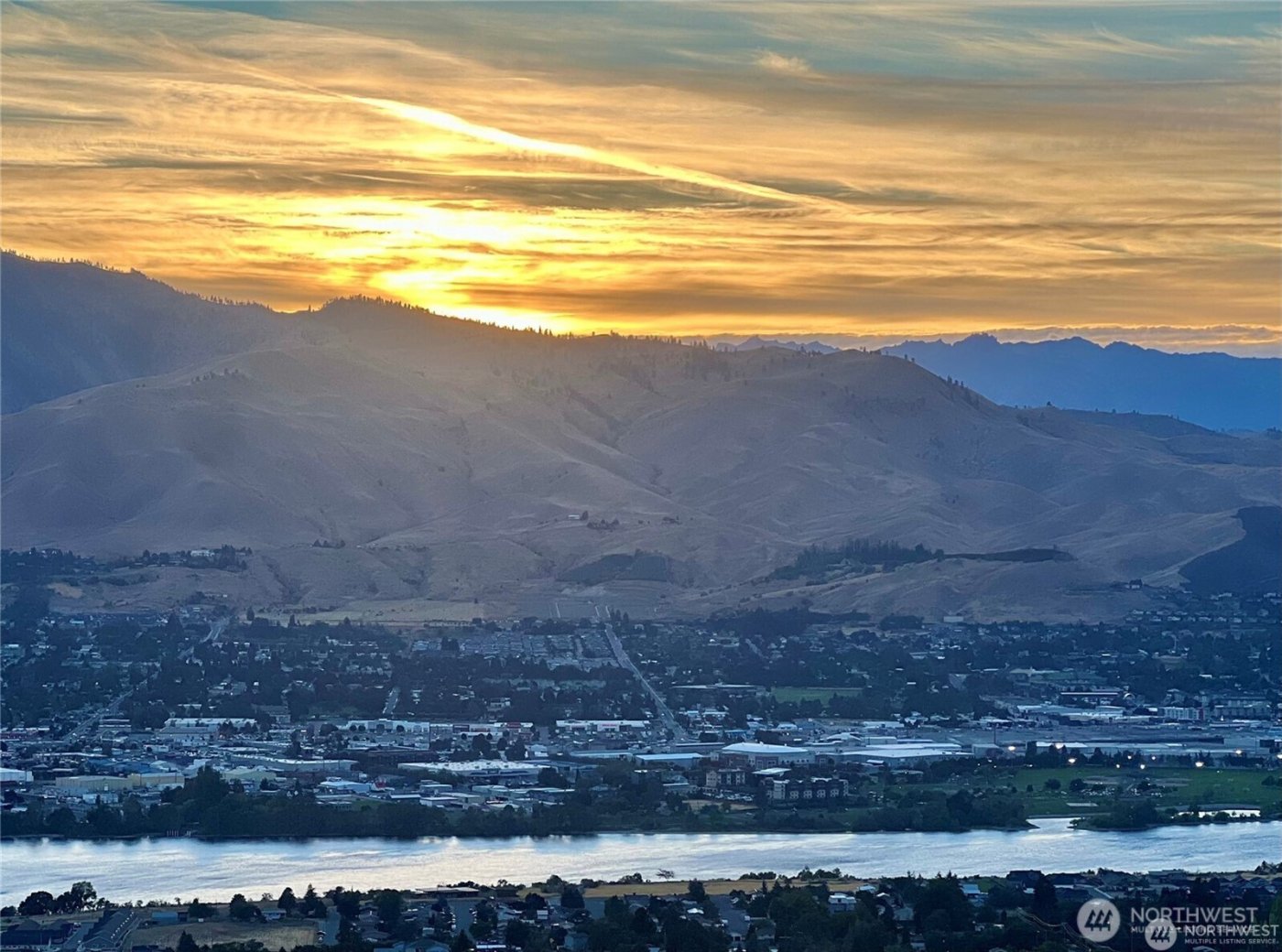 886 NE Conner Court , East Wenatchee, WA 98802