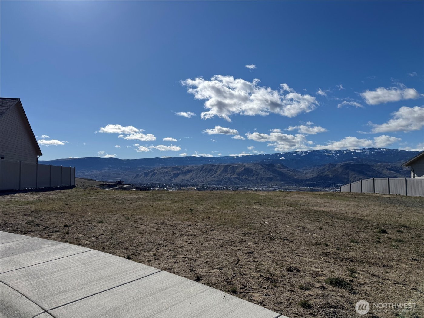 886 NE Conner Court , East Wenatchee, WA 98802