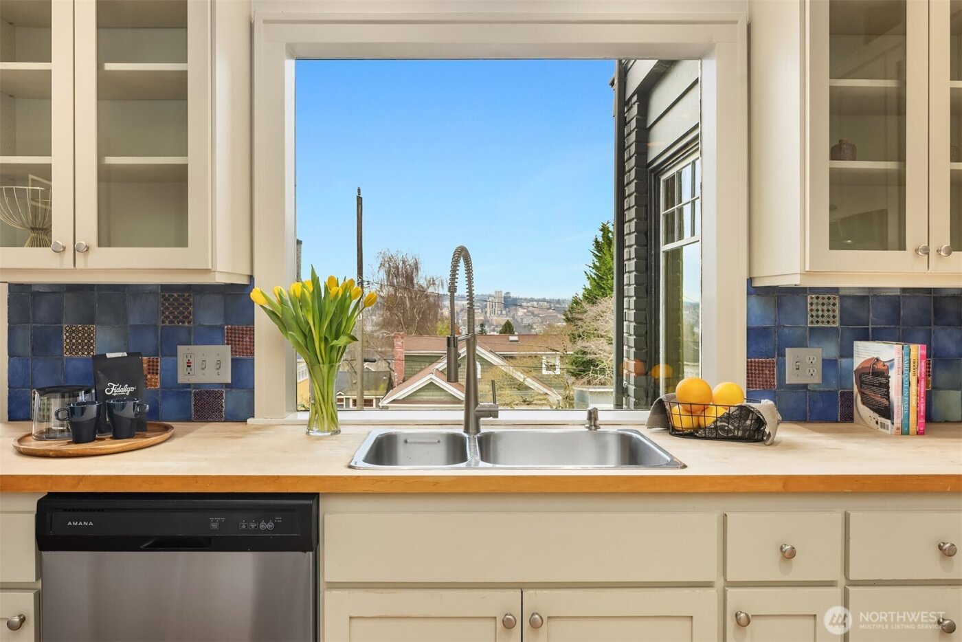 1208 E Newton Street , Seattle, WA 98102