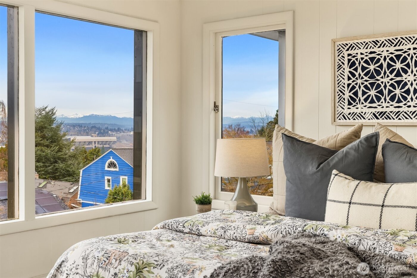 1208 E Newton Street , Seattle, WA 98102