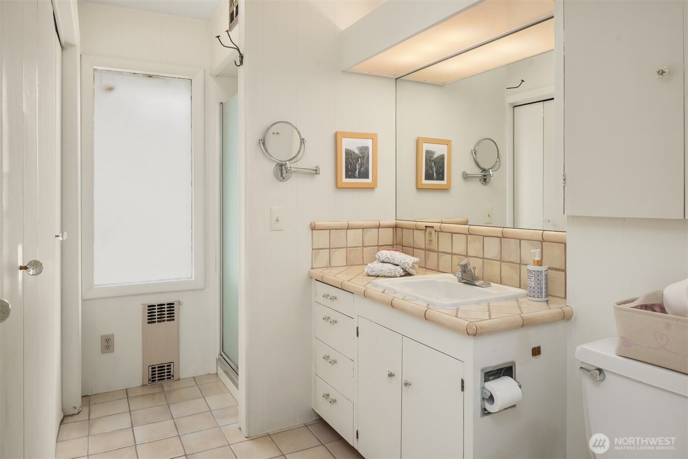 1208 E Newton Street , Seattle, WA 98102