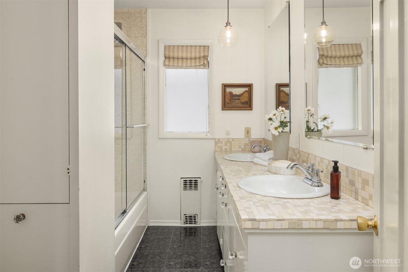 1208 E Newton Street , Seattle, WA 98102