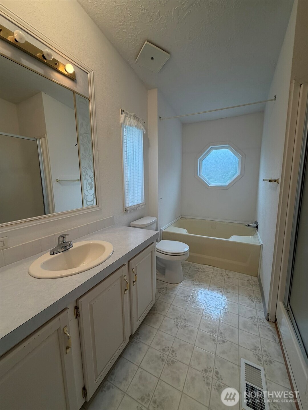 100 Leisure Drive , Aberdeen, WA 98520