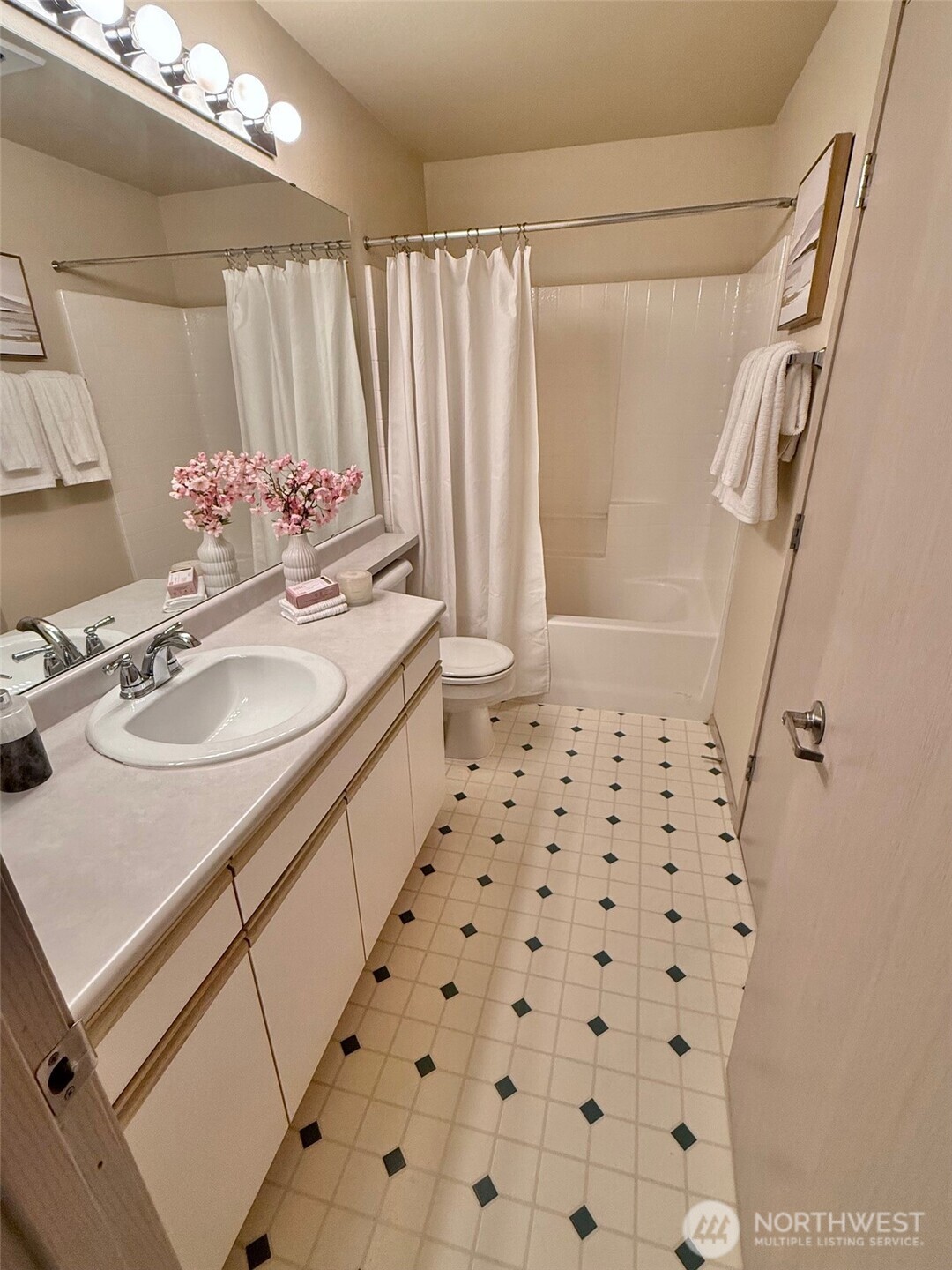 11130 SE 208th Street #A204, Kent, WA 98031