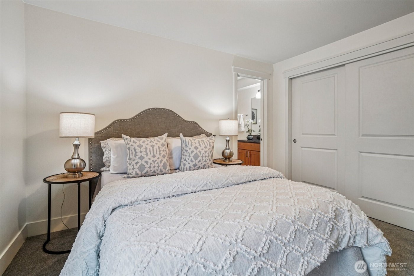 3204 81st Place SE #B202, Mercer Island, WA 98040