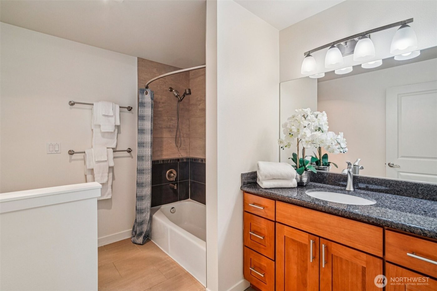 3204 81st Place SE #B202, Mercer Island, WA 98040