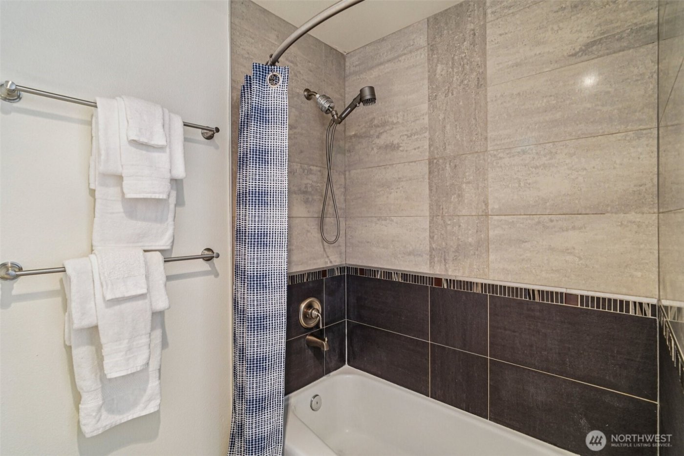 3204 81st Place SE #B202, Mercer Island, WA 98040