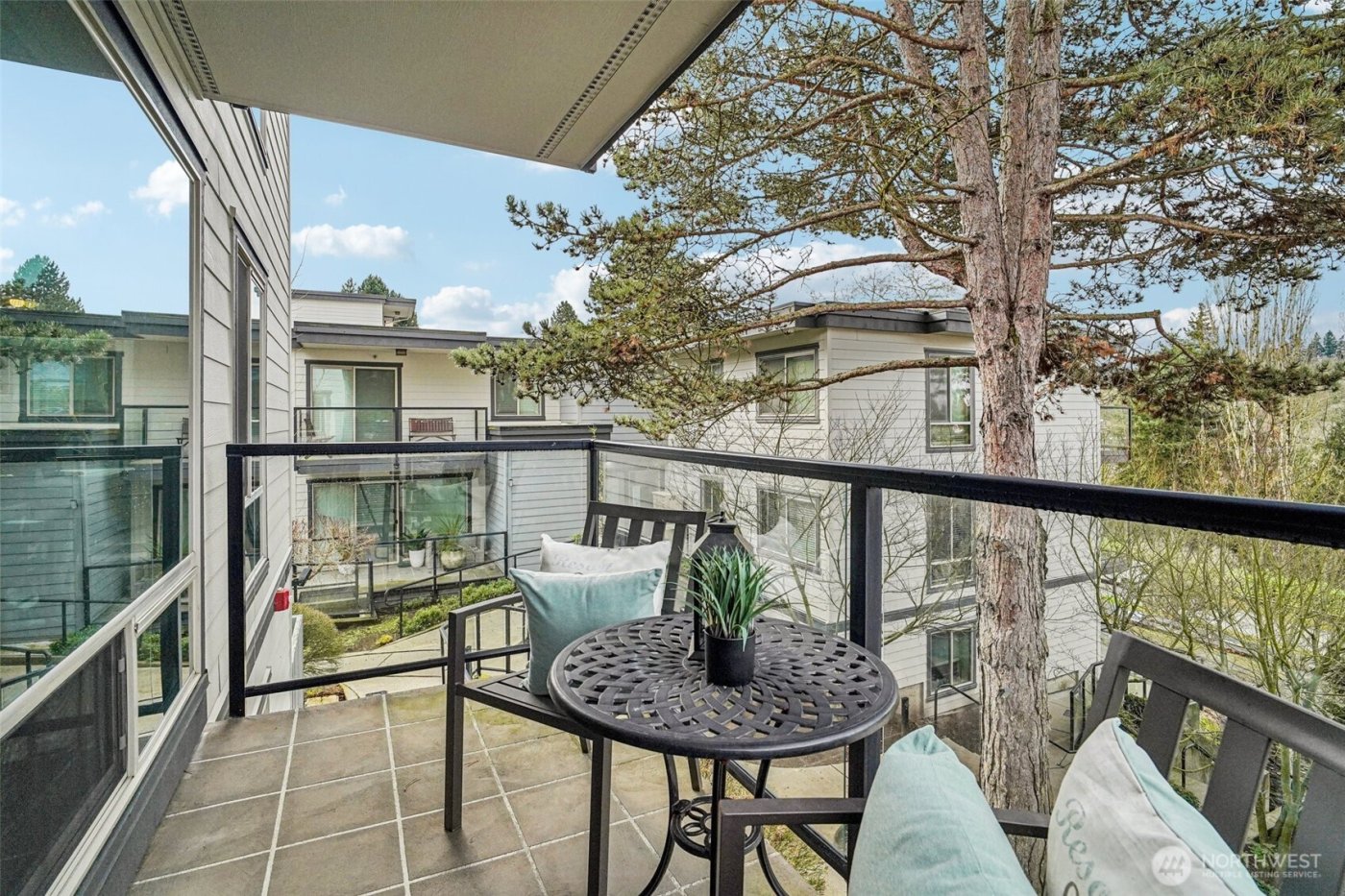 3204 81st Place SE #B202, Mercer Island, WA 98040