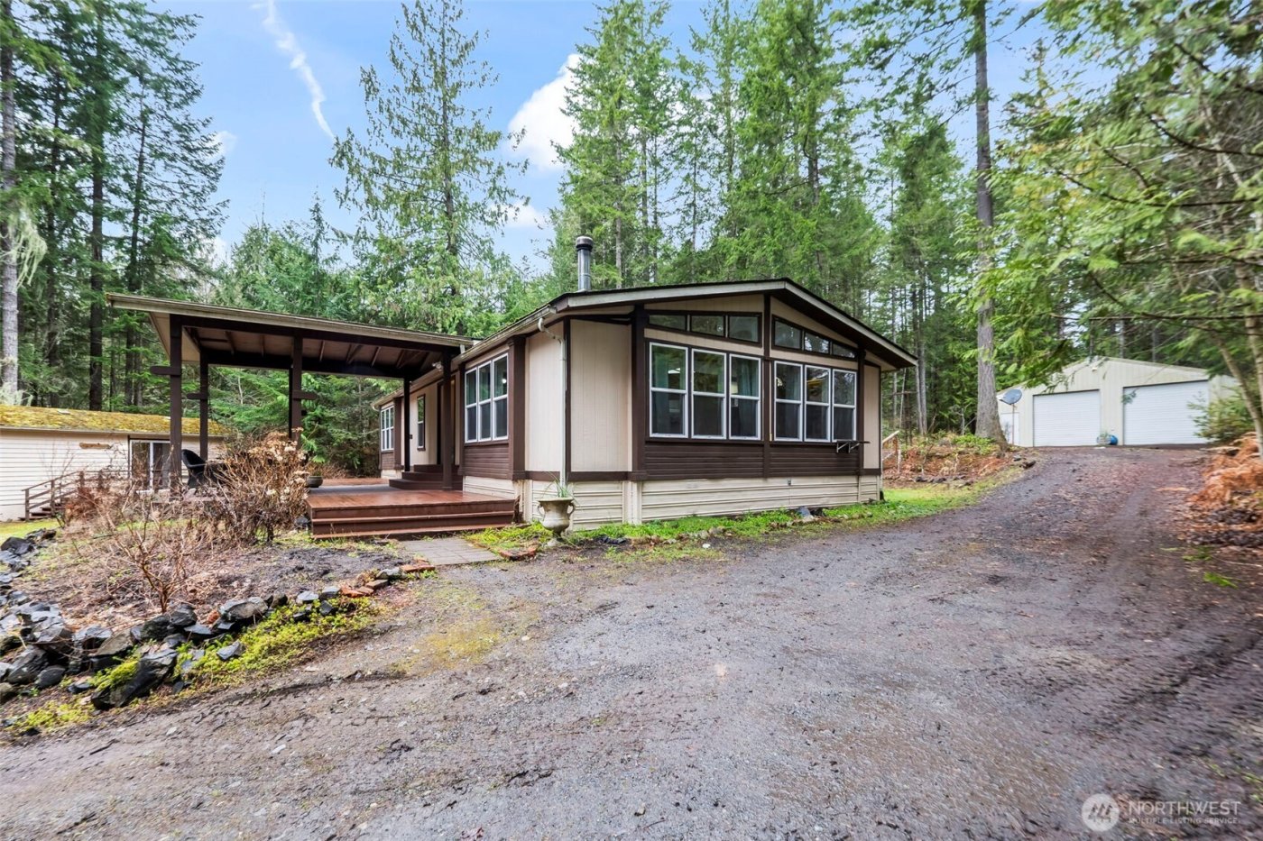61 N Cresthill Way , Hoodsport, WA 98548