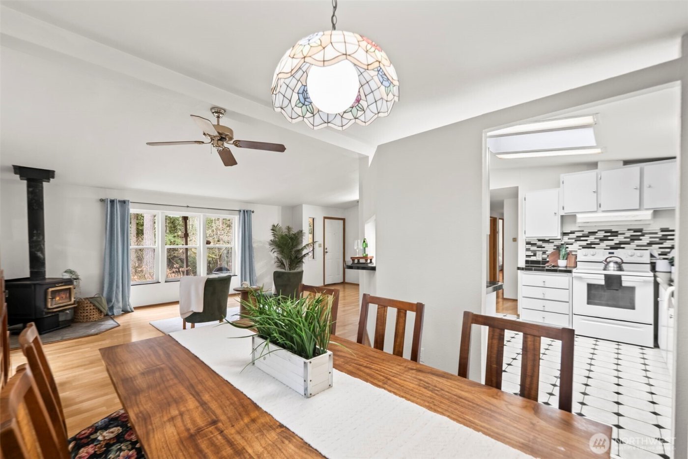 61 N Cresthill Way , Hoodsport, WA 98548