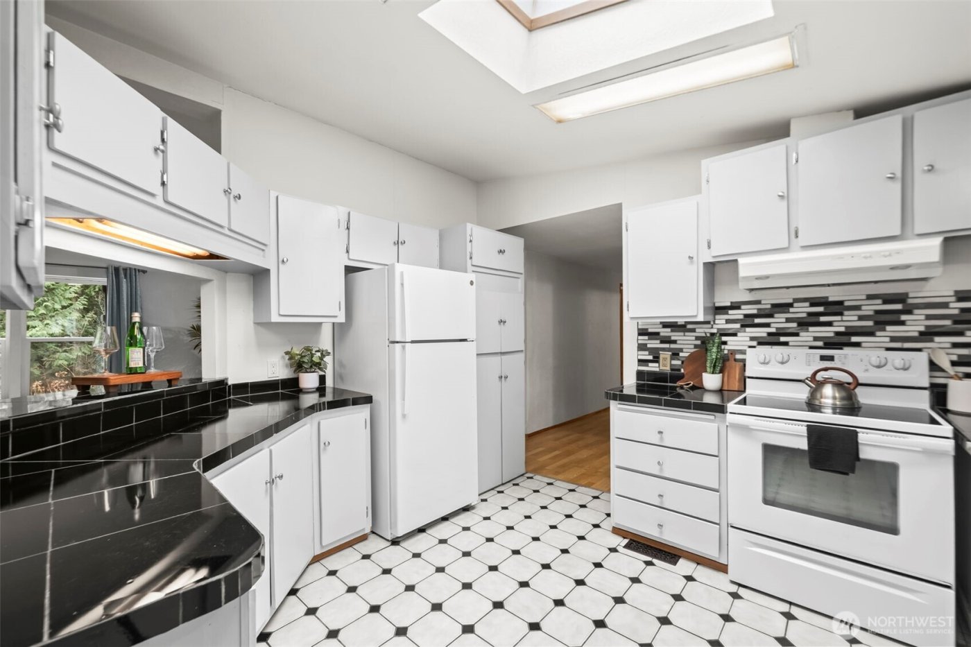 61 N Cresthill Way , Hoodsport, WA 98548