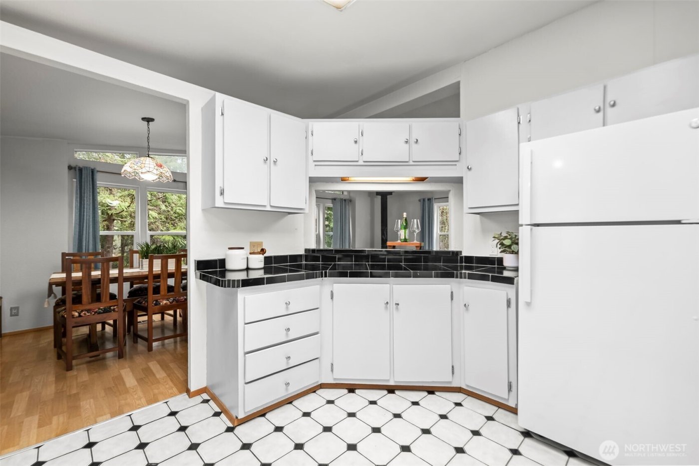 61 N Cresthill Way , Hoodsport, WA 98548