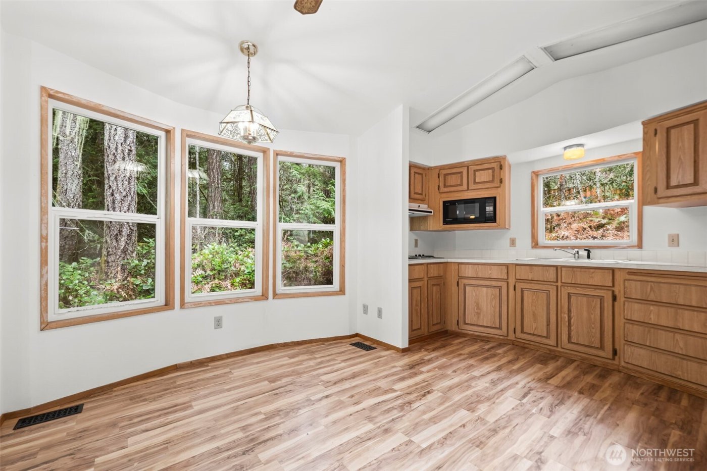 61 N Cresthill Way , Hoodsport, WA 98548