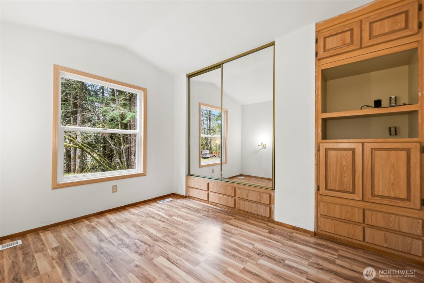 61 N Cresthill Way , Hoodsport, WA 98548