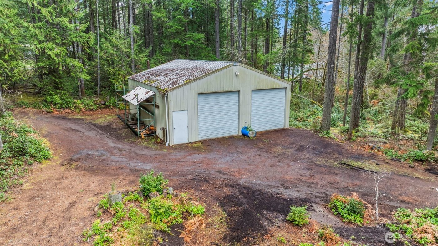 61 N Cresthill Way , Hoodsport, WA 98548