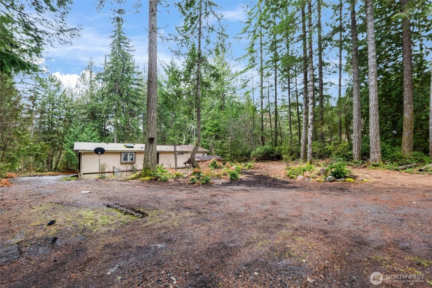 61 N Cresthill Way , Hoodsport, WA 98548