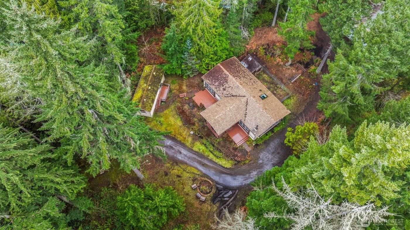 61 N Cresthill Way , Hoodsport, WA 98548