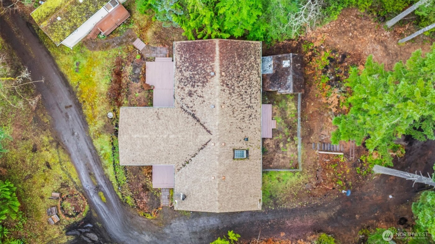 61 N Cresthill Way , Hoodsport, WA 98548