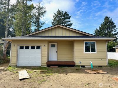 957 Cascade Avenue SW, Ocean Shores, WA 98569 - Photo 1