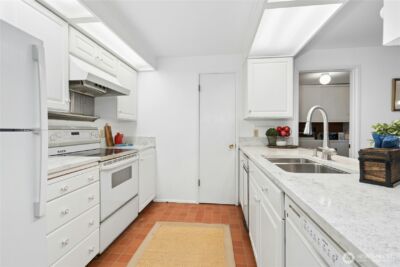 1912 161st Avenue NE, Bellevue, WA 98008 - Photo 11