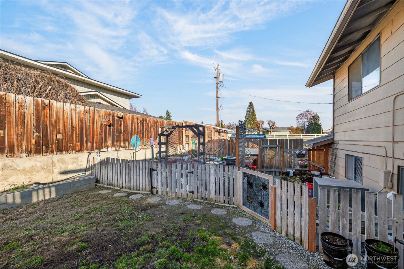 2149 NE 1st Street , East Wenatchee, WA 98802-1111