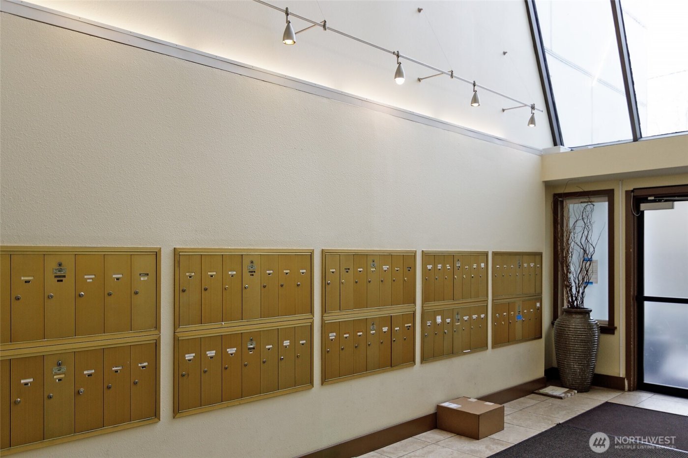 10501 8th Avenue NE #406, Seattle, WA 98125