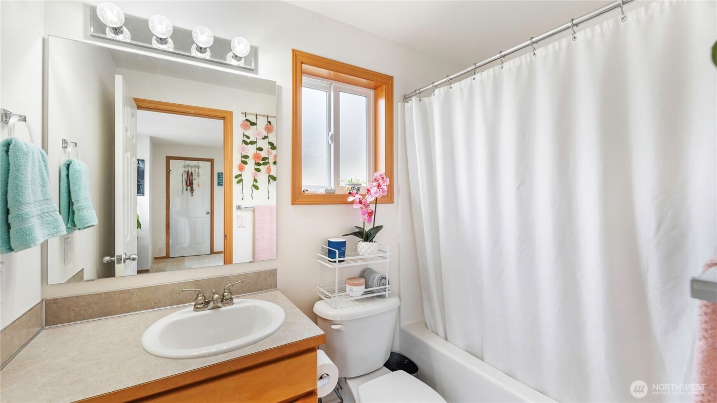 4471 E Broadway Street , Mount Vernon, WA 98274