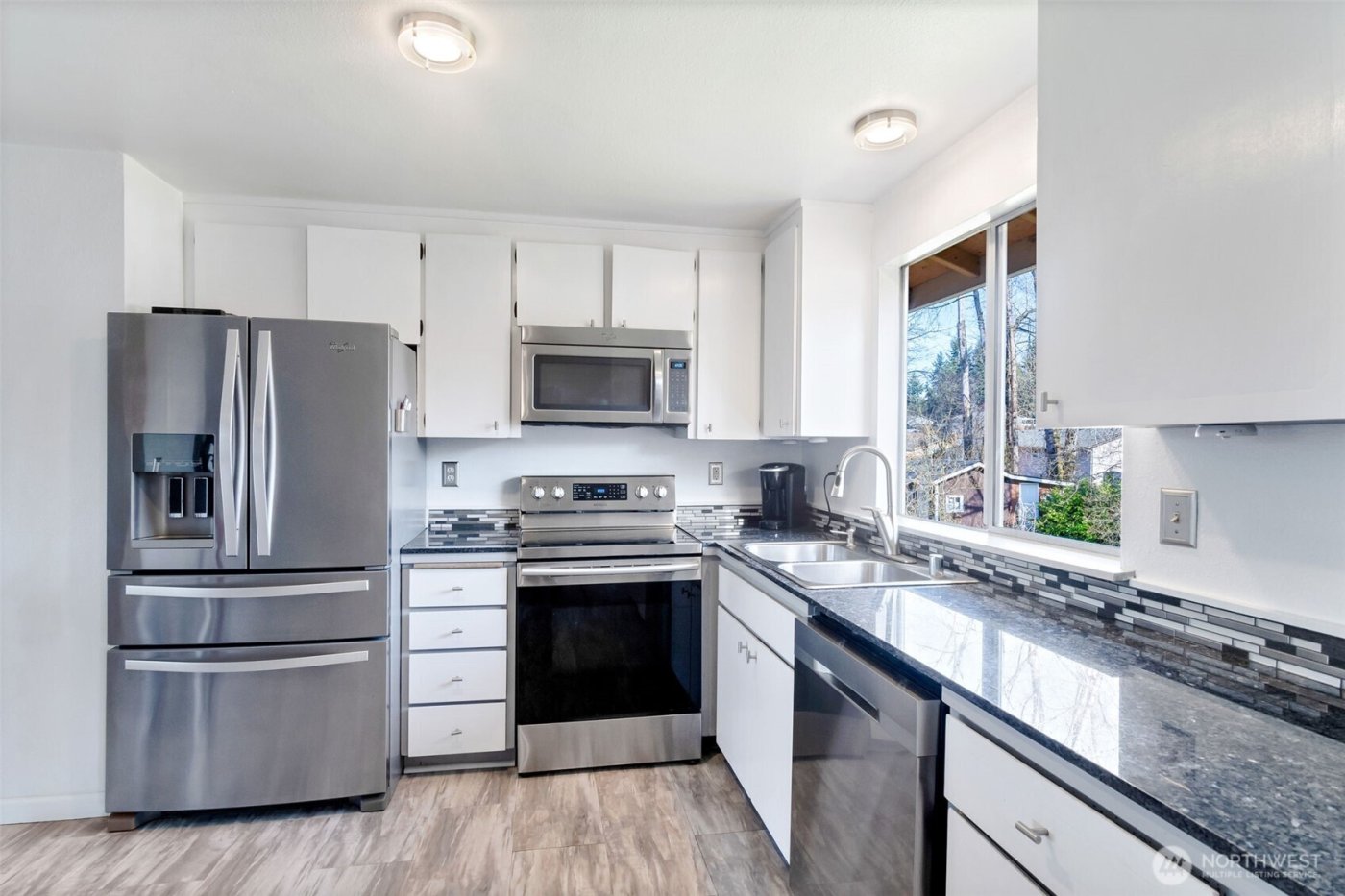 21011 54th Avenue W, Lynnwood, WA 98036