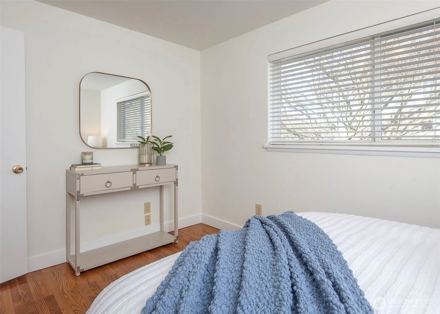 865 NW 75th Street , Seattle, WA 98117